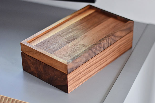 scatola portaoggetti in legno finitura naturale
